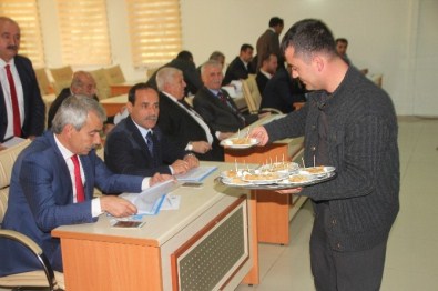 AK Partililer Meclis Üyelerine Helva Ve Konya Şekeri Dağıttı