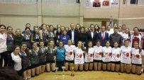 NAMIK KEMAL NAZLI - Ayvalık'ta Cumhuriyet Kupası Gençler Voleybol Şampiyonası Tamamlandı
