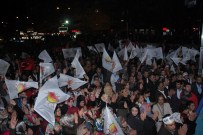 TAHIR ÖZTÜRK - Elazığ'da AK Partililer Halay Çekerek, Havai Fişekli Seçim Zaferi Kutladı