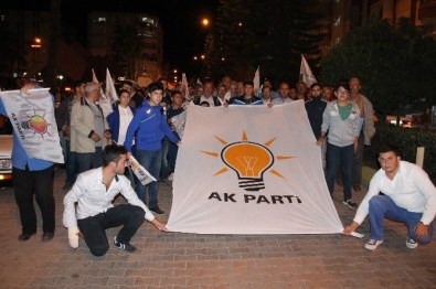 Kumluca'da Sevinç Sokaklara Taştı