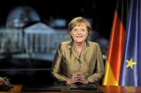 Merkel'den Davutoğlu'na tebrik telefonu