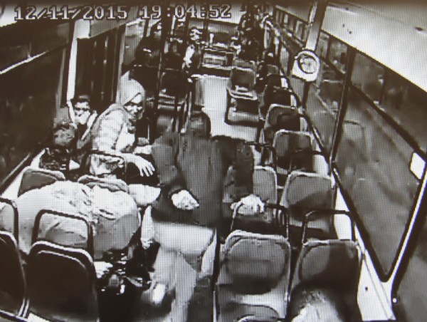 PKK yandaşları yolcu dolu otobüse molotof attı