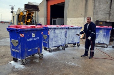 Çöp Konteynırları İlaçla Dezenfekte Edildi