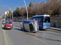 ESKİŞEHİR YOLU - Kontrolden Çıkan Araç Meclis Duvarına Çarptı