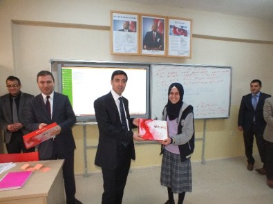 Malazgirt'te Tablet Bilgisayar Dağıtımı