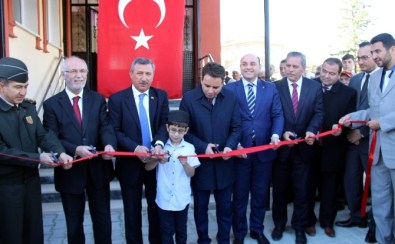 Medine Camii İbadete Açıldı