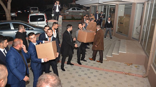 Türkmenlere 4 TIR yardım gönderdi