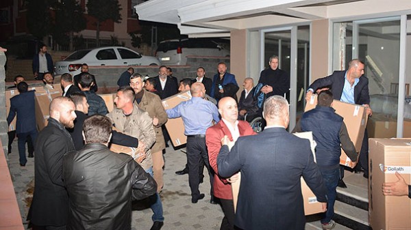 Türkmenlere 4 TIR yardım gönderdi