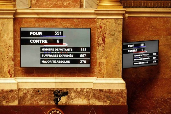 Fransa'da olağanüstü hal yasa tasarısı kabul edildi