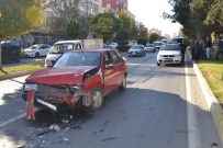 İki Otomobil Çarpıştı Açıklaması 1 Yaralı