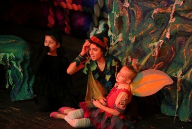 Karşıyaka'da Tiyatro Sezonu Açıldı