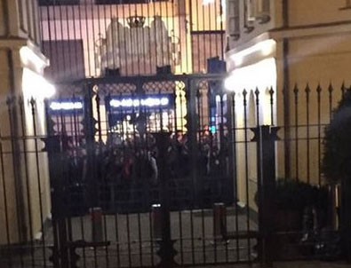 Ülkücüler yanlış elçiliği bastı