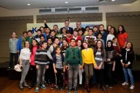 KADİR İNANIR - Ünlü Oyuncu Kurtuldu, Eski Komşularıyla Buluştu