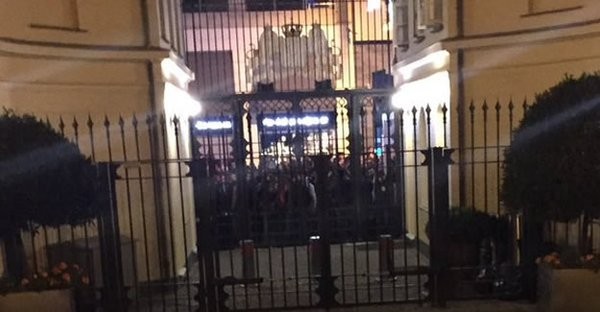 Ülkücüler yanlış elçiliği bastı