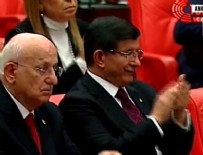 DENİZ BAYKAL - Başbakan Davutoğlu'ndan Deniz Baykal'a alkış