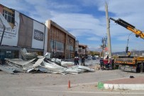 ŞİDDETLİ LODOS - İnegöl'de Fırtına Hayatı Felç Etti