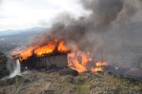 SAMANLıK - Tosya'da 5 Ev Kül Oldu