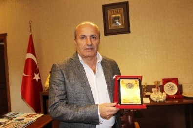Tüm-Karder'den Başkan Arslan'a Yılın Belediye Başkanı Ödülü