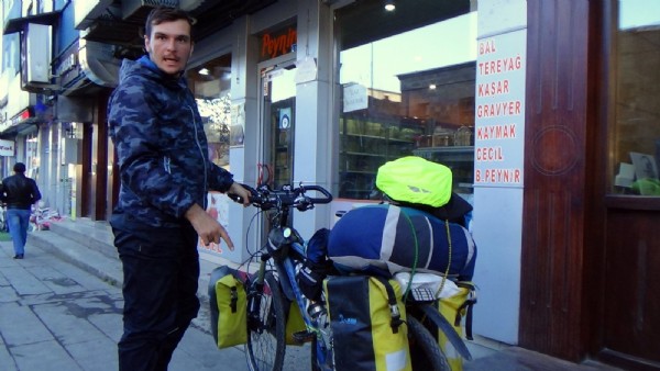 Barış turuna çıktı PKK'lılardan dayak yedi