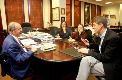 New York'tan Büyükerşen'e Övgü