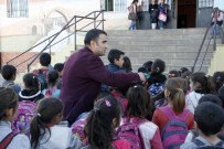 RESİM ATÖLYESİ - Köy Okulunu Özel Okula Çevirdi