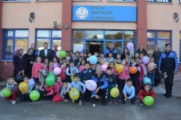 BARTIN VALİSİ - Polisler Öğrencilere Kitap Hediye Etti