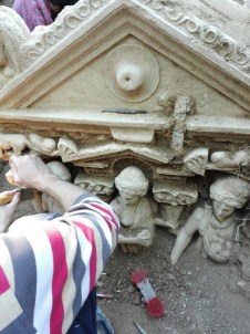 Zeytinlikte Bulunan 7 Tonluk Lahit Müzeye Taşındı