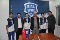 BELARUS - Bigasporlu Güreşçiler Madalyayla Döndü