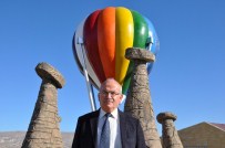 UÇAN BALON - Dev Balon Maketi Görenleri Şaşırtıyor