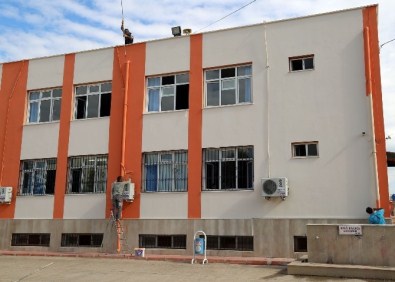 Erdemli Belediyesi'nden Okullara Boya Desteği