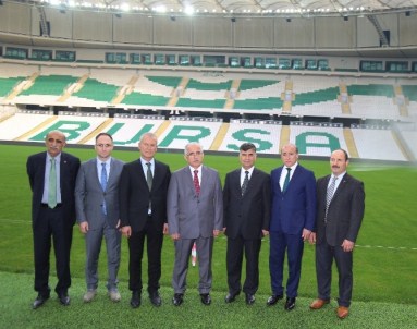 Eskişehir Valisi Tuna'dan 'Timsah Arena'ya Övgü
