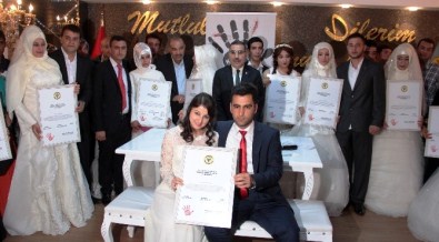 Evlenen 20 Çift 'Kadına Şiddete Hayır' Sözleşmesi İmzaladı