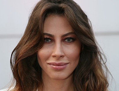 Şenay Akay'dan şok suçlama: Zorla öpüp tekmelediler