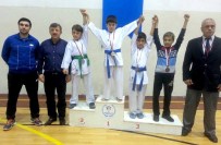 NURI CAN - Yalova'da Karate Müsabakaları Nefes Kesti