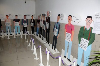 Avukatlar, Erkek Maketleri Üzerinden Şiddeti Protesto Ettiler