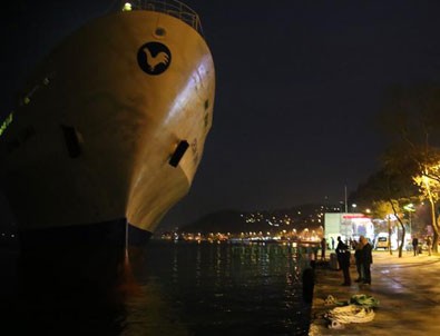Gemi karaya oturdu,  İstanbul faciadan döndü