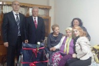 ENGELLİ ARABASI - Milli Eğitim Müdürü Ve Öğretmenler Engelli Emine Anneyi Sevindirdi