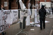 TÜRKİYE BÜYÜKELÇİLİĞİ - Moskova'daki Türk Büyükelçiliğine Taşlı Ve Yumurtalı Saldırı