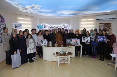 Özgecan'da 'Şiddet' Tepkisi