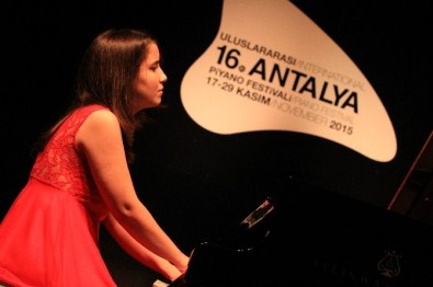 Piyano Festivali'nde Genç Yetenekler Sahneye Çıktı