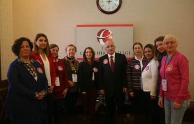 'Şiddete Dur Diyorum' Etiketleri İlgiyle Karşılandı