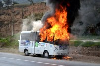 MİNİBÜS ŞOFÖRÜ - Söke'de Yolcu Minibüsü Cayır Cayır Yandı
