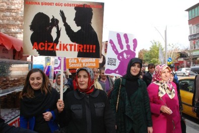 Tokat'ta 'Kadına Yönelik Şiddete Dur De' Yürüyüşü