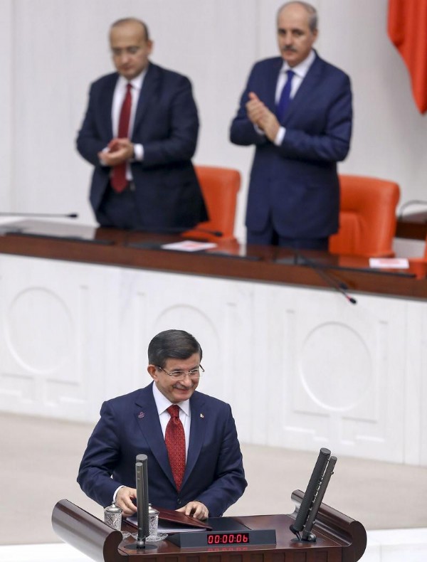 Başbakan Davutoğlu hükümet programını açıkladı