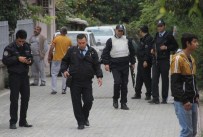 DEDEKTÖR KÖPEK - 'Bombalı Araç' Alarmında Esnaftan Tüplü Tedbir