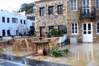ŞİDDETLİ FIRTINA - Marmaris'te fırtına etkili oldu