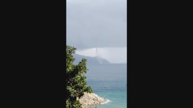 Sahilde Oluşan Hortum Kameraya Böyle Yansıdı