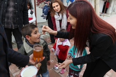 Arıcılık Projesi'nin İlk Hasadı Kobanili Ailelere Verildi