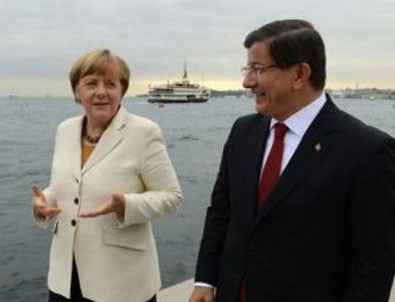 Davutoğlu, Merkel'le görüştü