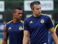 ROBİN VAN PERSİE - Nani ve Van Persie’yi izlemeye geldiler